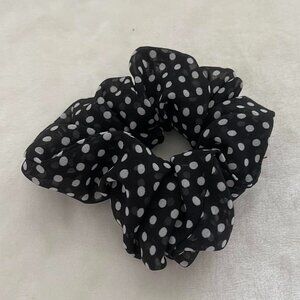 Hair tie / scrunchie